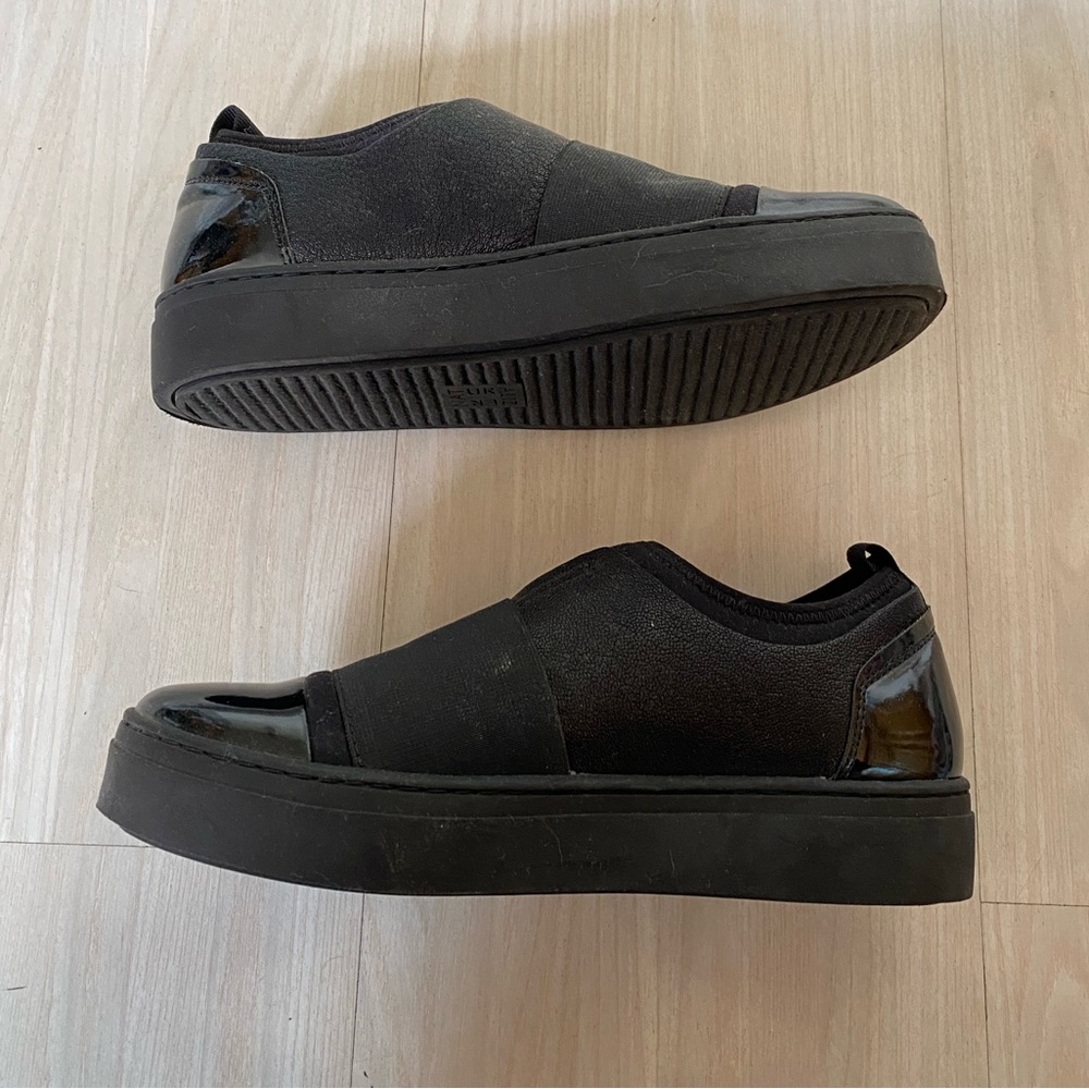 Naturalizer Women’s Black Leather Slip On Sneaker